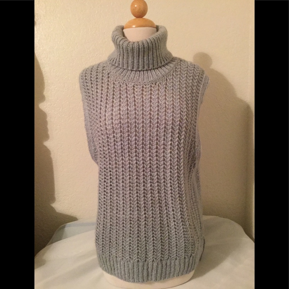 Women’s Banana republic cowl neck Sweater.